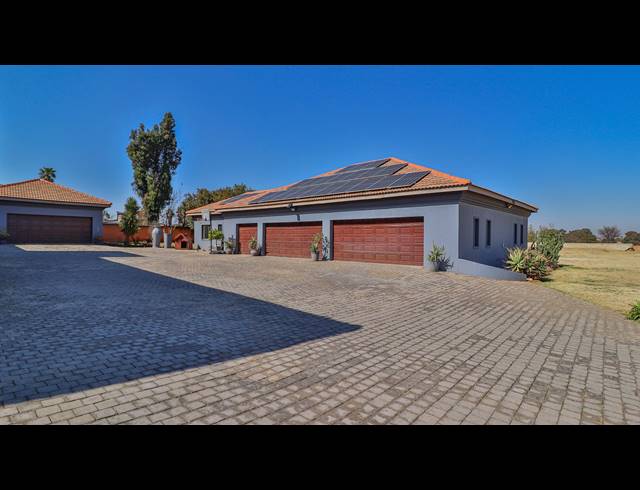 5 BEDROOM HOUSE FOR SALE IN RAND COLLIERIES